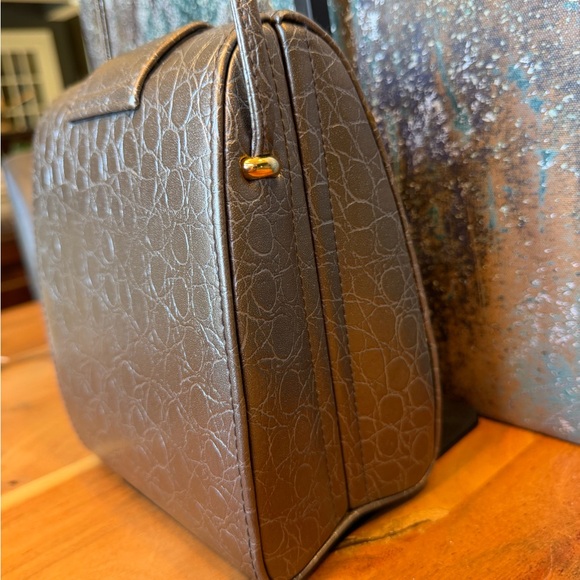 Vintage Metallic Crocodile Embossed Faux Leather Crossbody Bag - Picture 7 of 13